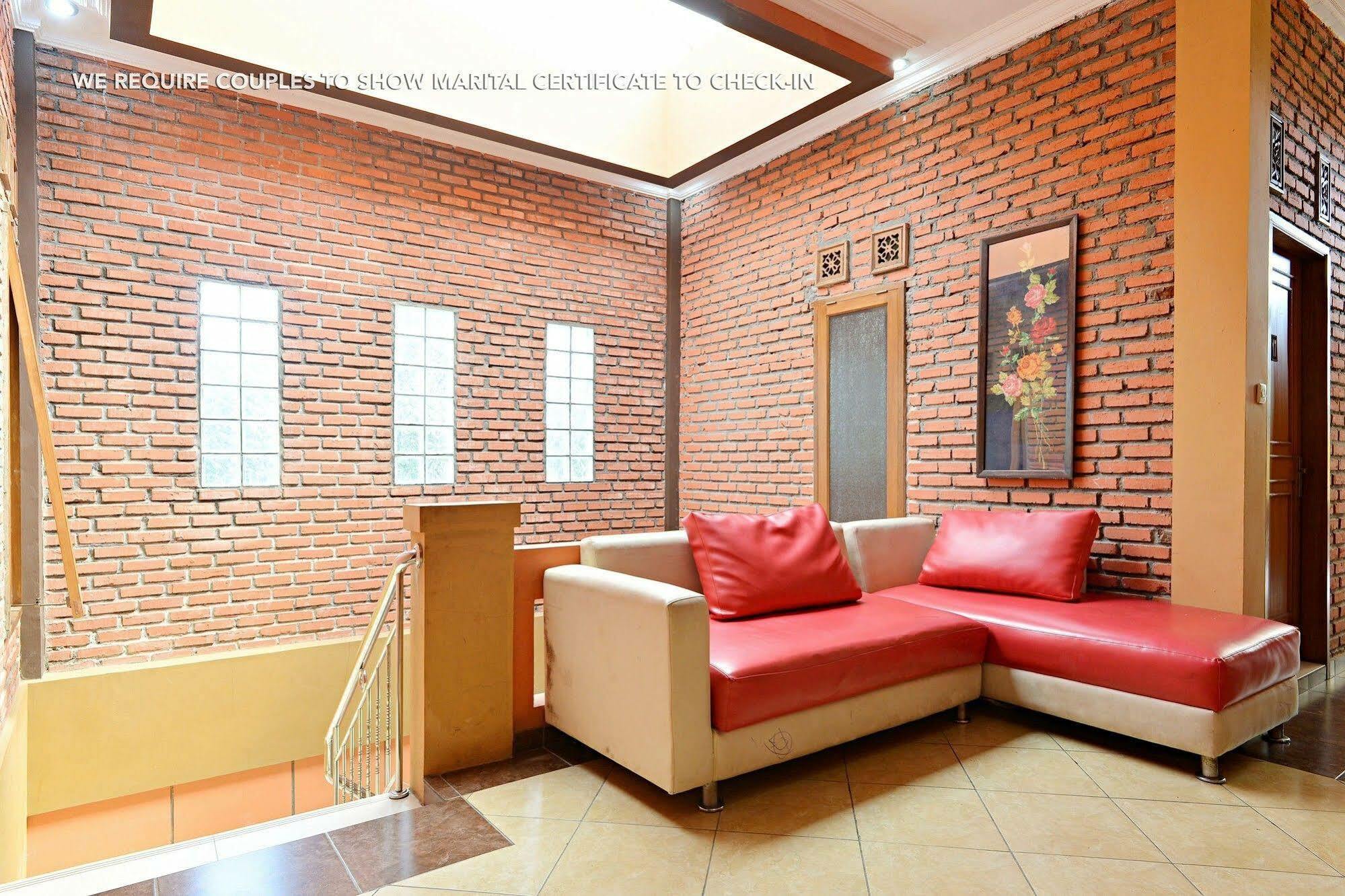 Zen Rooms Antapani Syariah Bandung Buitenkant foto