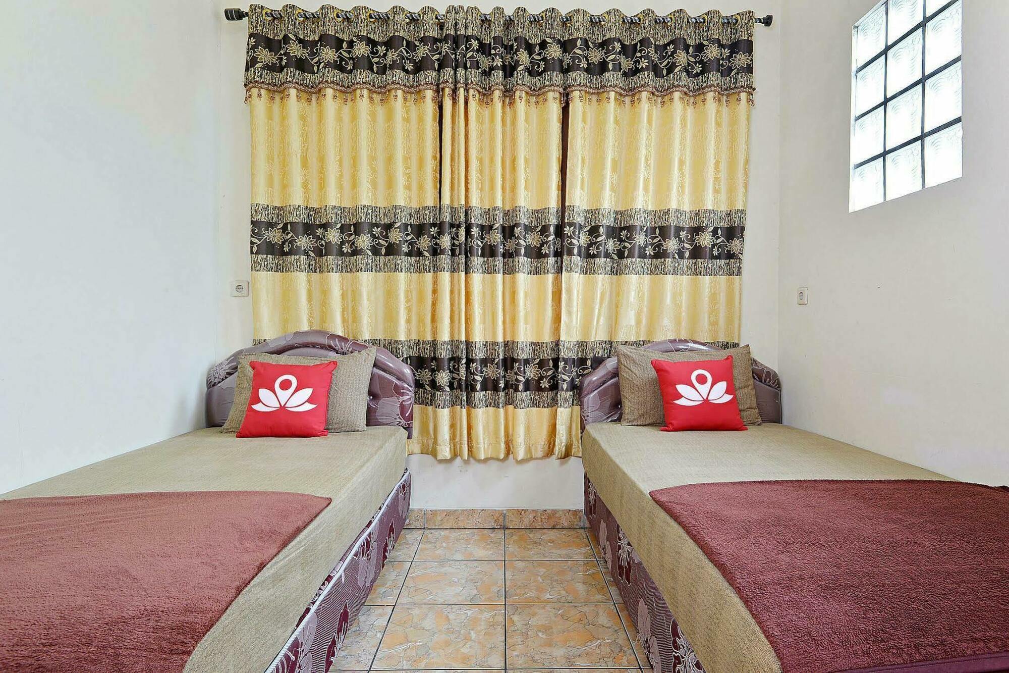 Zen Rooms Antapani Syariah Bandung Buitenkant foto